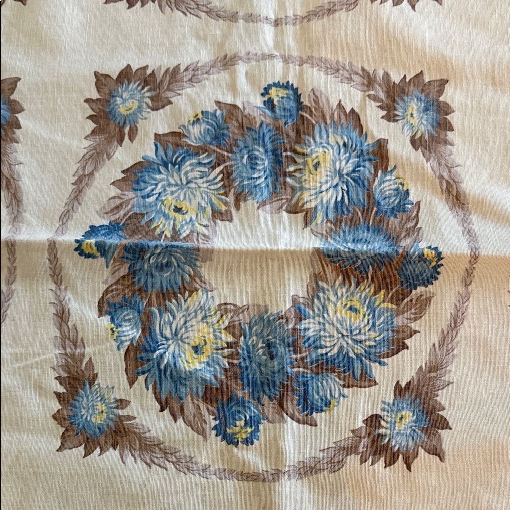 Chic Floral Table Linen in Blue and Cream - Picture 2 of 8